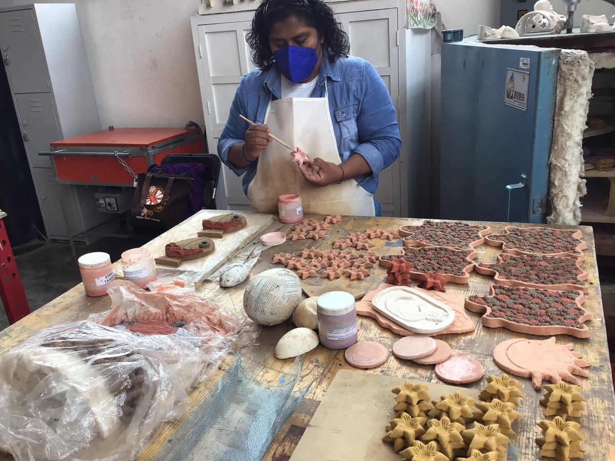 farotlahuac's tweet photo. Nos encanta ver los PROCESOS en los TALLERES de la FARO Tláhuac
¡¡¡VISITANOS!!! También estamos los FINES DE SEMANA 🙃
#findesemana #actividades #culturacdmx #farotláhuac #talleres #carpinteria #ceram https://t.co/kGc1f0xVXE