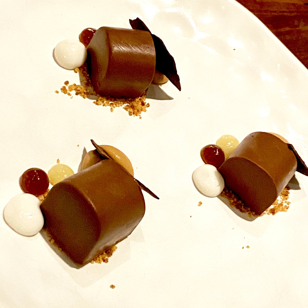 Who's ready for date night? These chocolates from Anima by EDO make for the perfect shareable sweet treat. 🤎