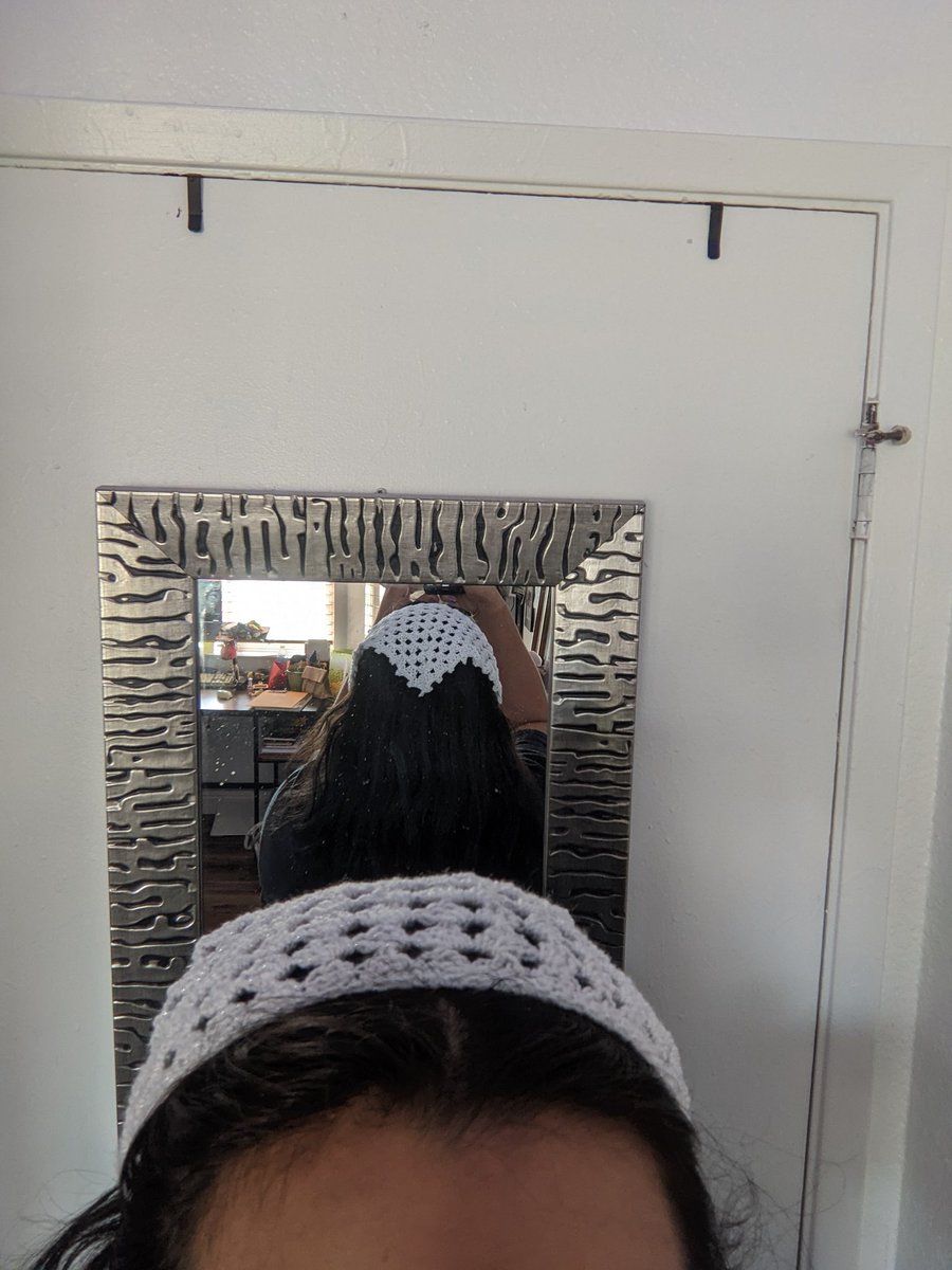 ElliettesH's tweet photo. And here's me trying some on to show how they lay on the head. These ones are extra ones I crocheted for myself (bandanas sold will be unworn) https://t.co/zXYOMC2Vpj