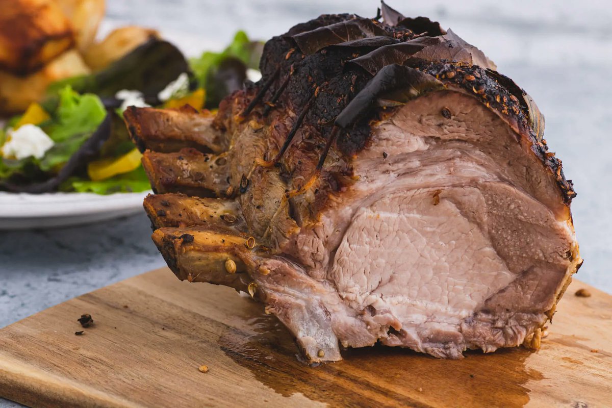DishntheKitchen's tweet photo. NEW POST!! Want to know how to roast up a flavourful, juicy Pork Rib Roast? The secret is in the brine! Roast the vegetables alongside the pork and dinner is done. #albertapork https://t.co/4sNnxIt0M9 https://t.co/lW5oOZaSUQ
