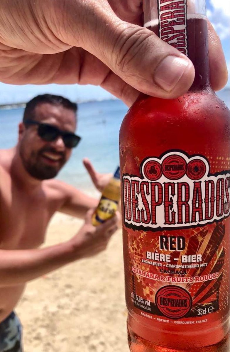 stepanbrady's tweet photo. #Martinik - ostrov pivu ne úplně zaslíbený. Většina piv je vyrobena pod hlavičkou #Heineken, ale dá se najít i něco málo minipivovarů. Bohužel jejich produkce není nijak valná a tak ve 30° vedru vlastně přijde nejvíc k chuti můj tamější favorit, lehký ležák Lorraine Blonde. https://t.co/oDpOzlG5nm