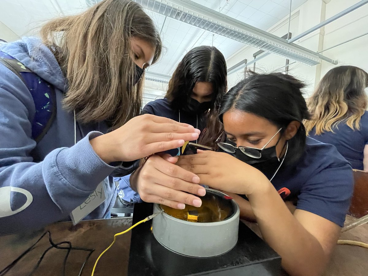 LBNLnext's tweet photo. On to demos with the physics department @UCBerkeley with the help of students from @hes_ucberkeley

Trebuchets, fluorescence, and cloud chambers, oh my! https://t.co/fvhO24UZ5T