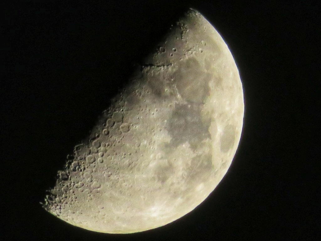 trhonymohamed's tweet photo. The Moon at 55% illuminated.
Tripoli ,Libya.Saturday ,April 9th, 2022 at 8:27 PM.
#Moon
#Luna
#NasaRocket
#ObservetheMoon
#MoonHour
@MoonHour321
@TheStormHour
@ThePhotoHour
@NASAMoon
#Astronomy
#Astrophotography
#canonphotography
#photography #luna #Moon #astronomy #Nightsky https://t.co/wbPAqL9bSu