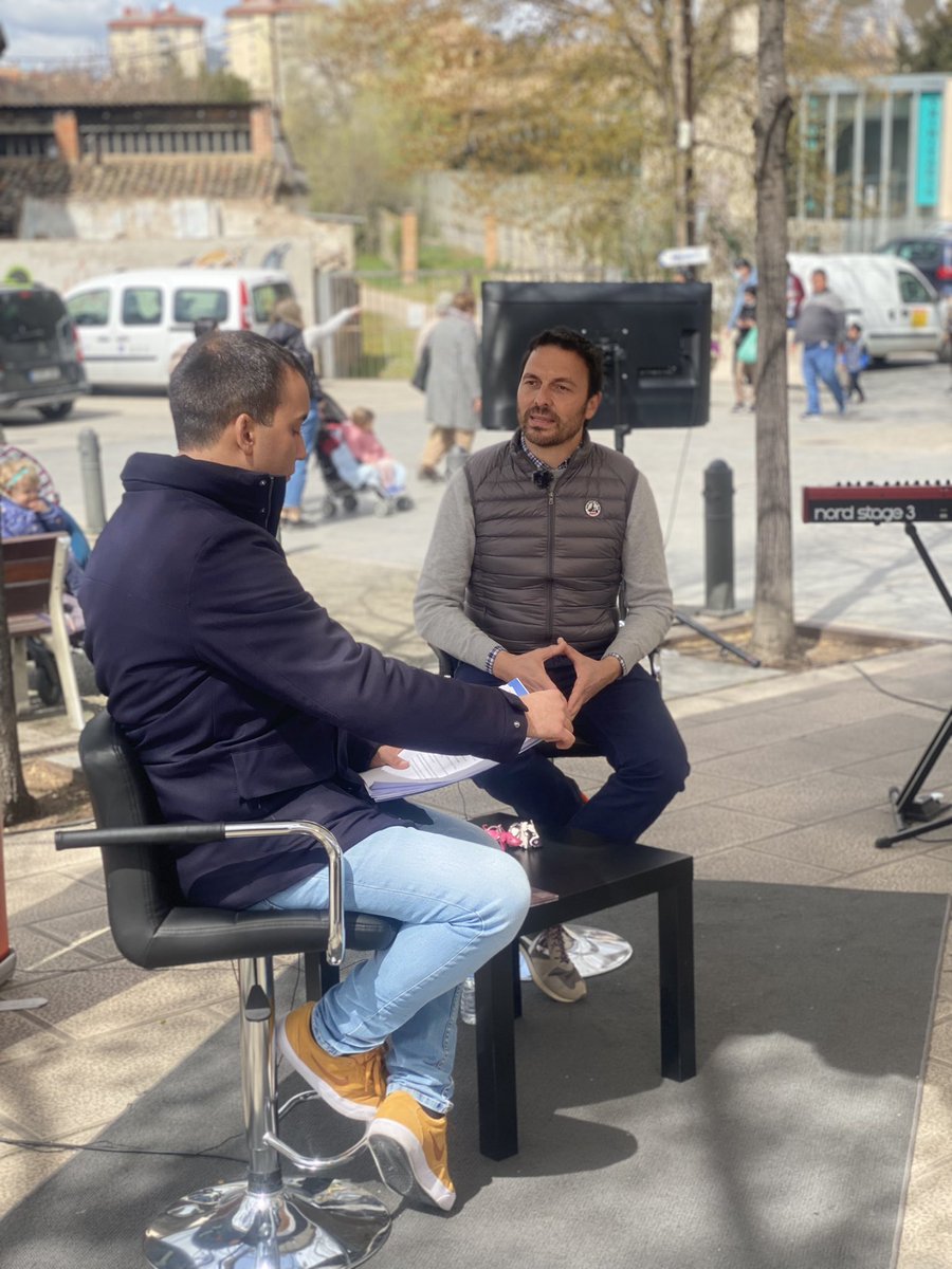 coplanadevic's tweet image. Avui han entrevistat amb en @danibassas , director general de la Cooperativa Plana de Vic, al programa especial del @mercatdelram del @TaronjaTV . S’ha parlat de la llet a un preu just, del formatge territori i de la Cooperativa.

#preujustperlallet #llet #ramaders #osona