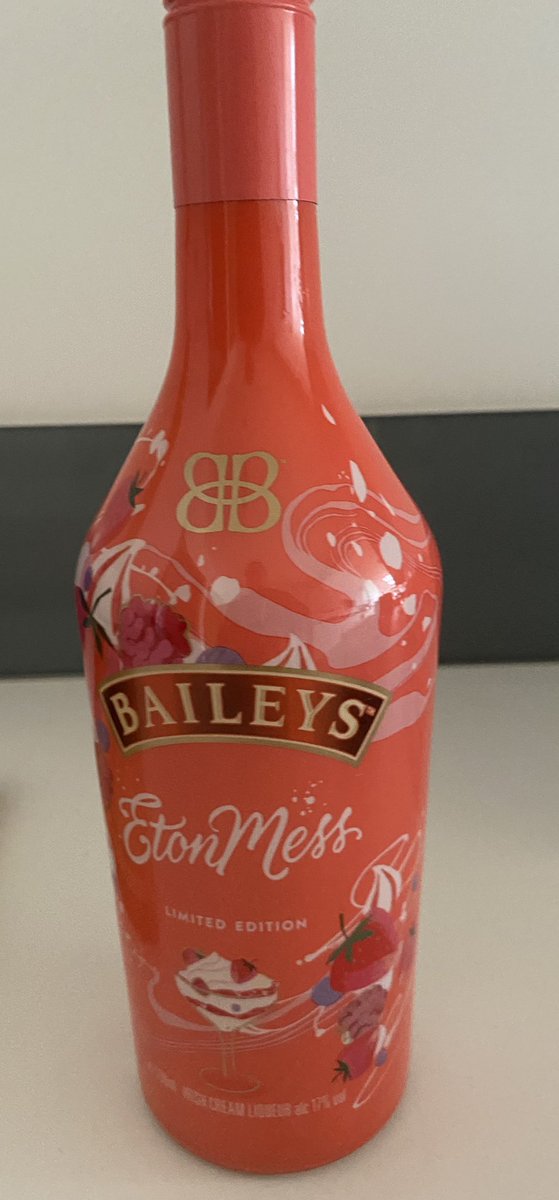 dionnefowle's tweet photo. Oh ok go on then ๐๐#baileys #eatonmess #yummie https://t.co/YJfG5lWLj6