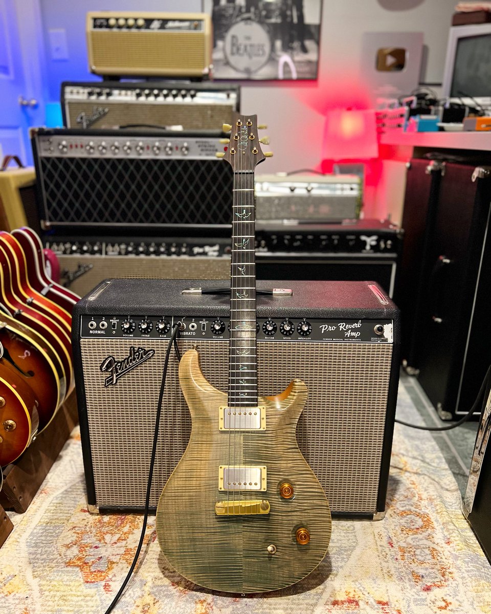 TomoJustFunky's tweet photo. Finally it looks better with my new📱
#guitar #prsguitars #prsguitar #guitarplayers #guitarcollection #tomofujita #guitarwisdom #智久 #fenderproreverb #proreverb #vintagefender #vintagefenders #fenderamps #fenderamp @prsguitars https://t.co/ENwIpBFoPK