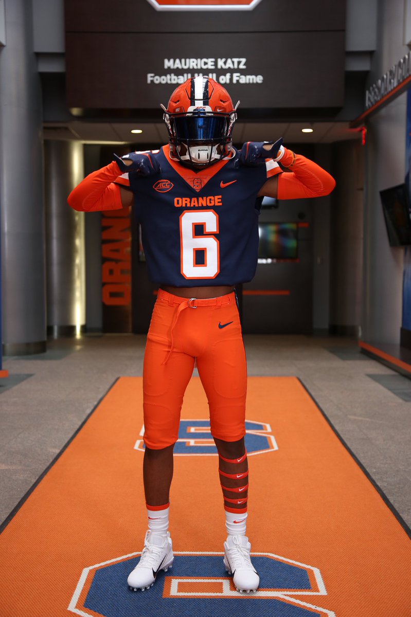AmeerG_6's tweet photo. Enjoyed my time today at @CuseFootball @SyracuseU #GoSyracuse 🍊 @mrpafootball @SportsByBLinder @hbgcougarcoach @CamboyzTraining @PRZPAvic @HBGCougar_FBall https://t.co/iBGwVlVOb3