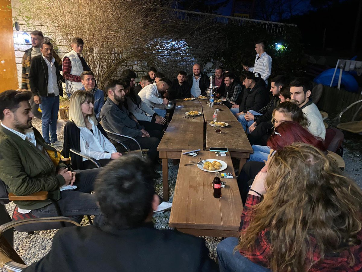 İl Gençlik Kolları Başkanımız Öykü ÖZKAN ve yönetimi İlçe Gençlik Kolları Başkanımız Ahmet ALASULU yönetimi ve genç arkadaşlarımız beraberinde  iftar programında buluştuk.