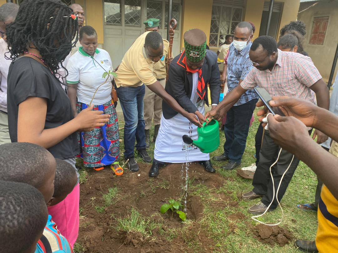 Extremely humbled to present a gift and plant a tree with the Umukuuka of Bamasaba#Kadodifestivalseason2 <a href="/wanderapeter2/">wandera peter</a> <a href="/OcenTimothy/">Ocen Timothy</a> <a href="/ubctvuganda/">UBC UGANDA</a> <a href="/Cocacolauganda/">Coca-Cola Uganda</a> <a href="/roketelkomug/">Roke Telkom</a> <a href="/nbstv/">NBS Television</a> <a href="/MBU/">MBU</a>