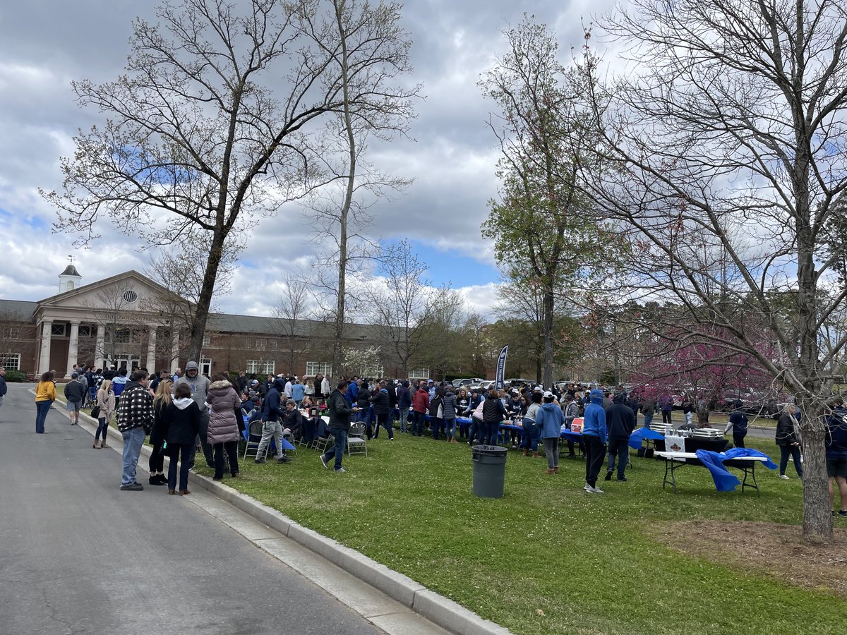 BCCoachK's tweet photo. So good to see the ⁦@BerryFootball⁩ family back again! Thanks to all who made the cookout a HUGE success today. Excited for the future. #WeAllRow #TDS #KeepClimbing https://t.co/9ifcj7qbRm