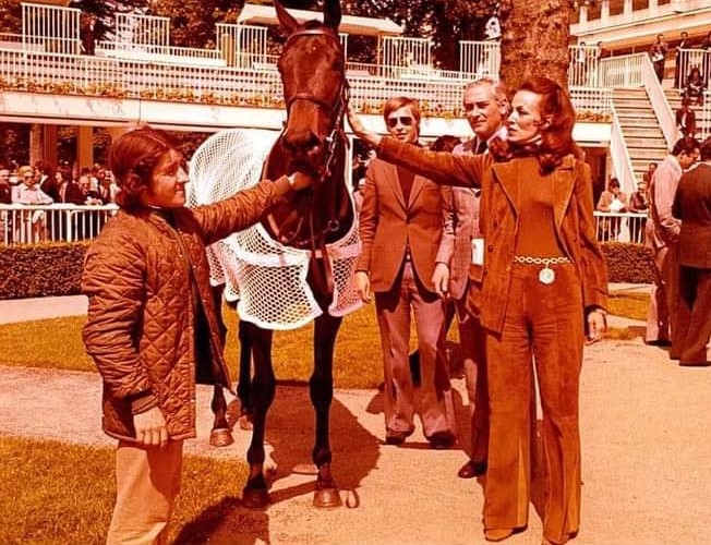 HORSERACING1002's tweet photo. Mexican diva, Maria Felix, with Malacate, #Malacate #MariaFelix https://t.co/QMIp8UsqZ9