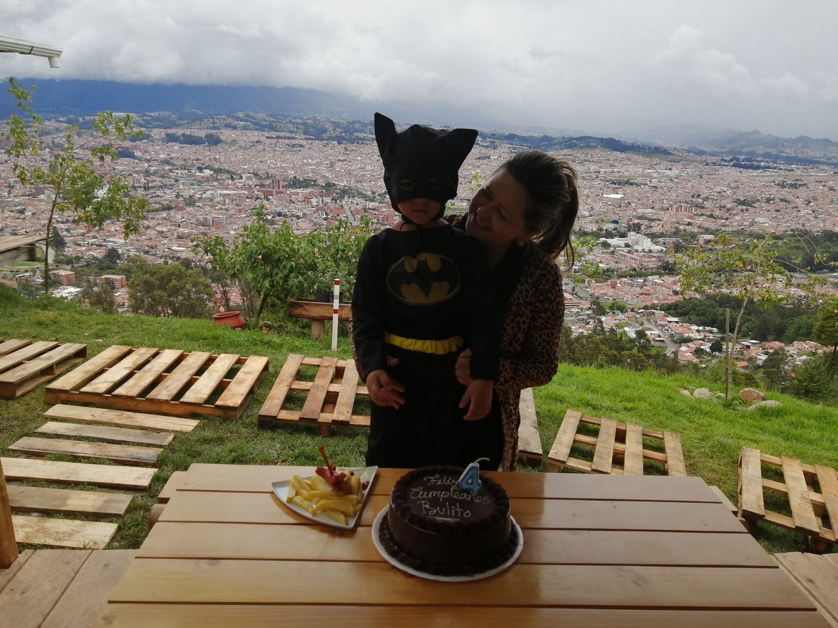 miradorictocruz's tweet photo. Feliz cumpleaños Paulo🍦🎊🎊🎉🥳🍔🍔🍨🥳🥳🍟🍦🍗🎊, gracias por escoger nuestro mirador para festejar en compañía de sus familiares... Todos los fines de semana platos típicos y una vista panorámica espectacular en #Ictocruzaltarcuencano #cuencatutrip https://t.co/SLySZnGdBK