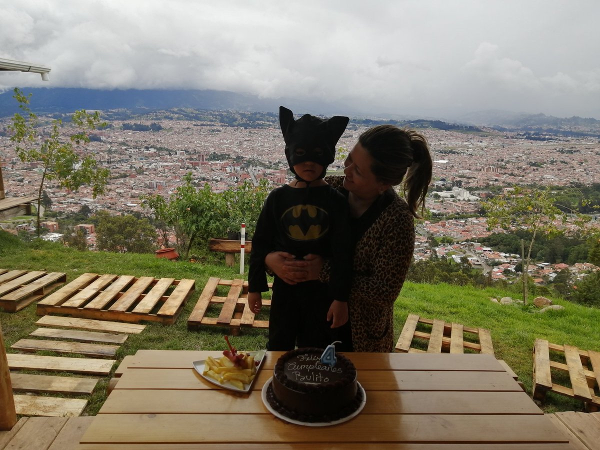miradorictocruz's tweet photo. Feliz cumpleaños Paulo🍦🎊🎊🎉🥳🍔🍔🍨🥳🥳🍟🍦🍗🎊, gracias por escoger nuestro mirador para festejar en compañía de sus familiares... Todos los fines de semana platos típicos y una vista panorámica espectacular en #Ictocruzaltarcuencano #cuencatutrip https://t.co/SLySZnGdBK