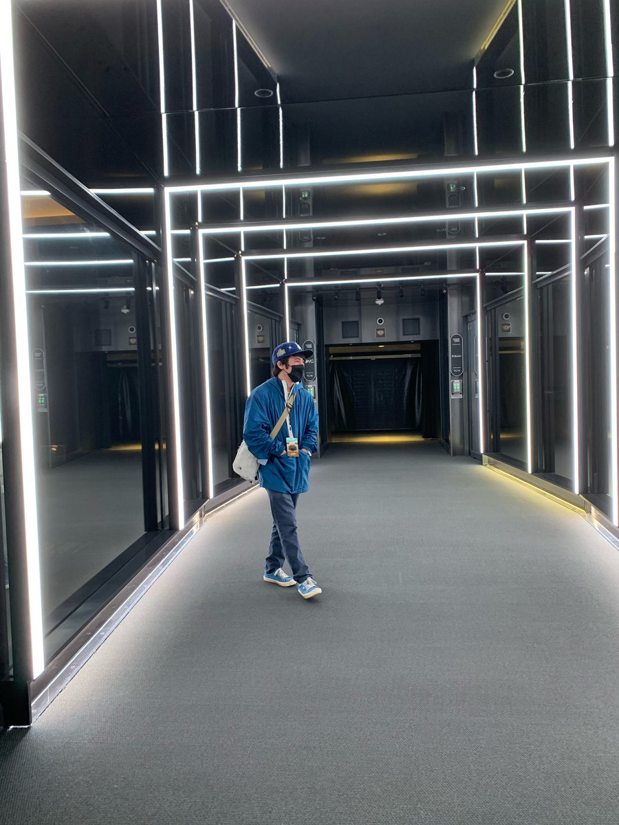 SeanMatsukawa's tweet photo. 🚶🚶♂️🚶♀️#NotIchiro https://t.co/43d25Esr0v