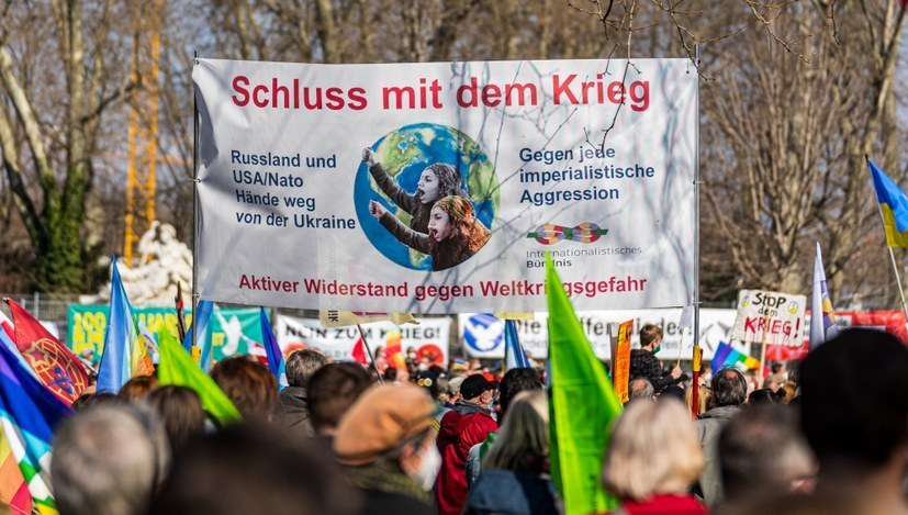 PWeispfenning's tweet photo. 8. Mai: Signal der neuen Friedensbewegung
https://t.co/5hdhdOpDr2
Große Demonstration im Ruhrgebiet
Aktiver Widerstand gegen akute Weltkriegsgefahr!
#TagderBefreiung #8Mai #Ostermarsch #Friedensbewegung #UkraineProtest #Interbuendnis
Gegen #Putin #Selenskyi #NATO und #Regierung https://t.co/K6Zb9MfIBT