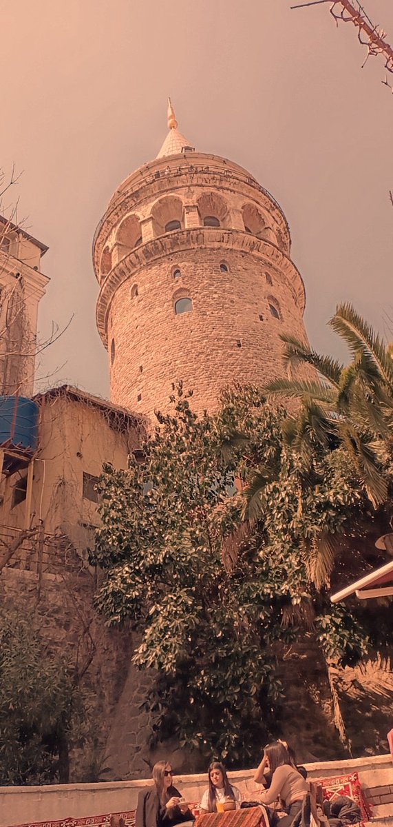 Hayaller gerçekleştirdikçe ölüme yaklaşıyor insan.