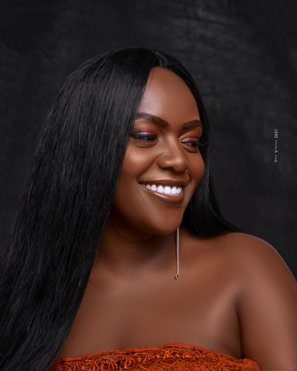 MusikJulia's tweet image. Besides Gold ,I have more than 4 songs in market.
Disco , Dating and Yebare .
Demand and Romantic are off my upcoming album -This Mubiri. 
Ahandi mwebare kukunda .