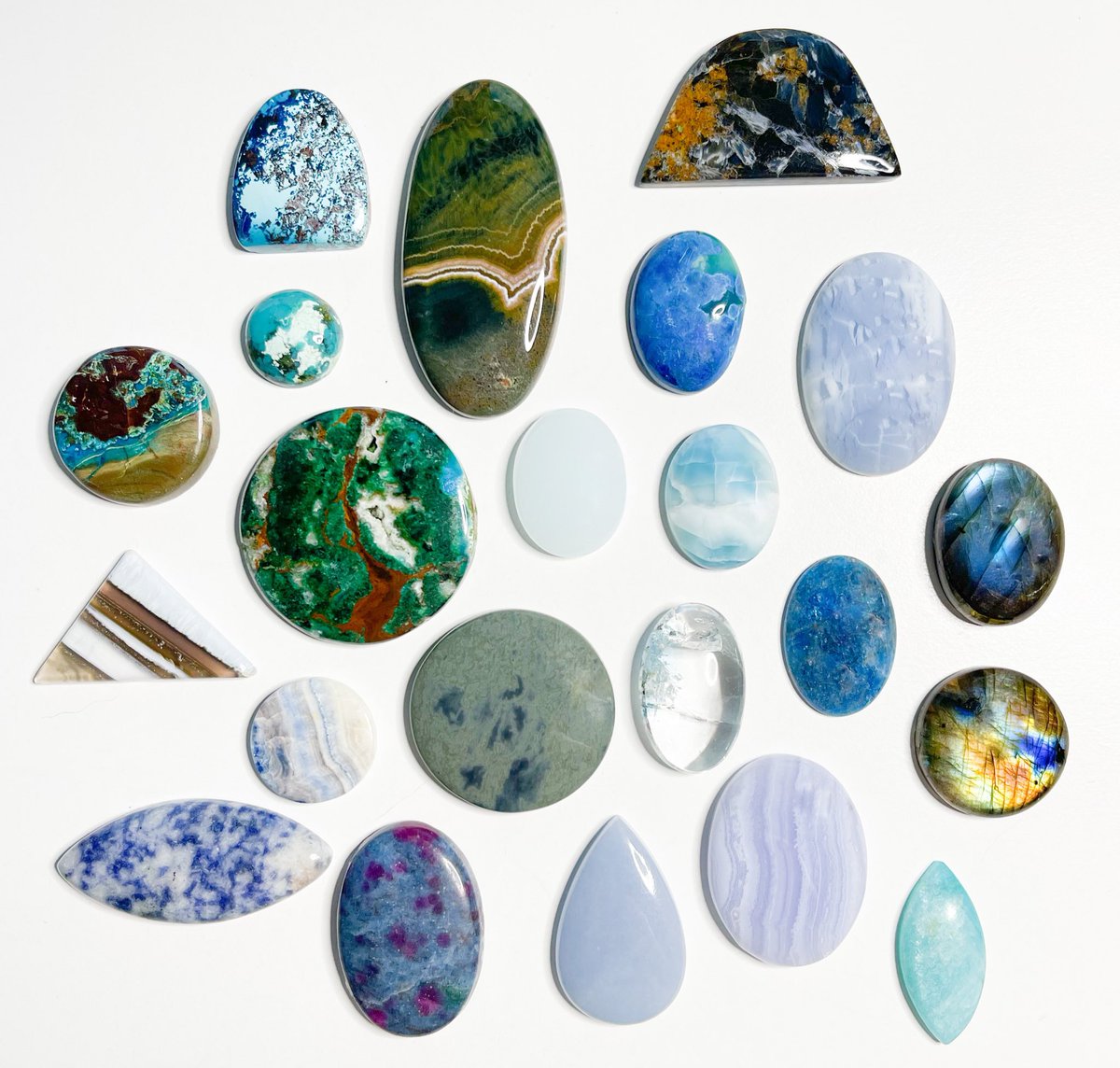 mildhippie's tweet photo. next shop update: April 15th 4pm est

theme is…OCEAN AIR 🌊🧜🏻‍♀️💙 https://t.co/tAZASaIdGU