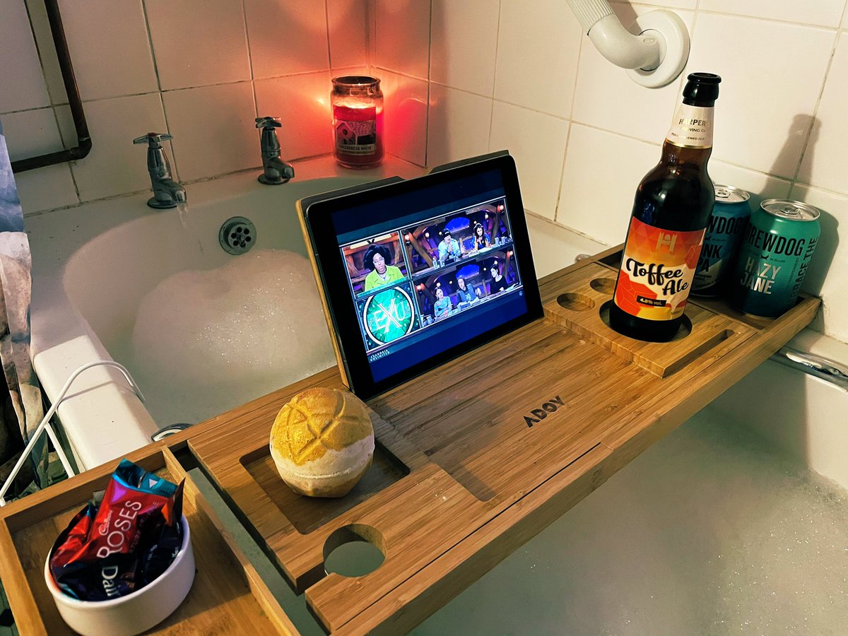 JoeEdwards84's tweet photo. @quiddie @matthewmercer @aimeecarrero @robbiedaymond @sweeetanj @ericalindbeck So glad to have you guys back! 🎲🛁 #critterbath #criticalrole #eXu #selfcare @LushLtd https://t.co/iwpVJwOOK7