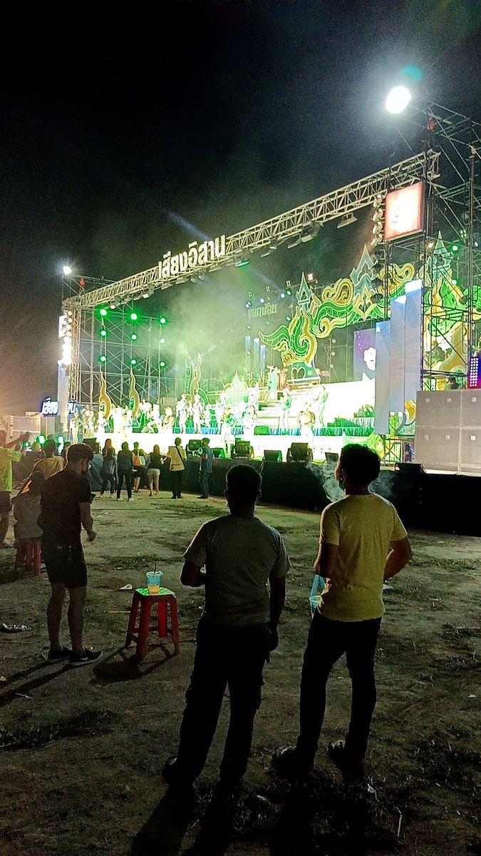 Dakzingg's tweet photo. มีงานไหนมั้ยที่จะไม่เมา มีแต่เหล้า วิ่งหนีก็ดึงไว้ https://t.co/vAaXmSNVxc