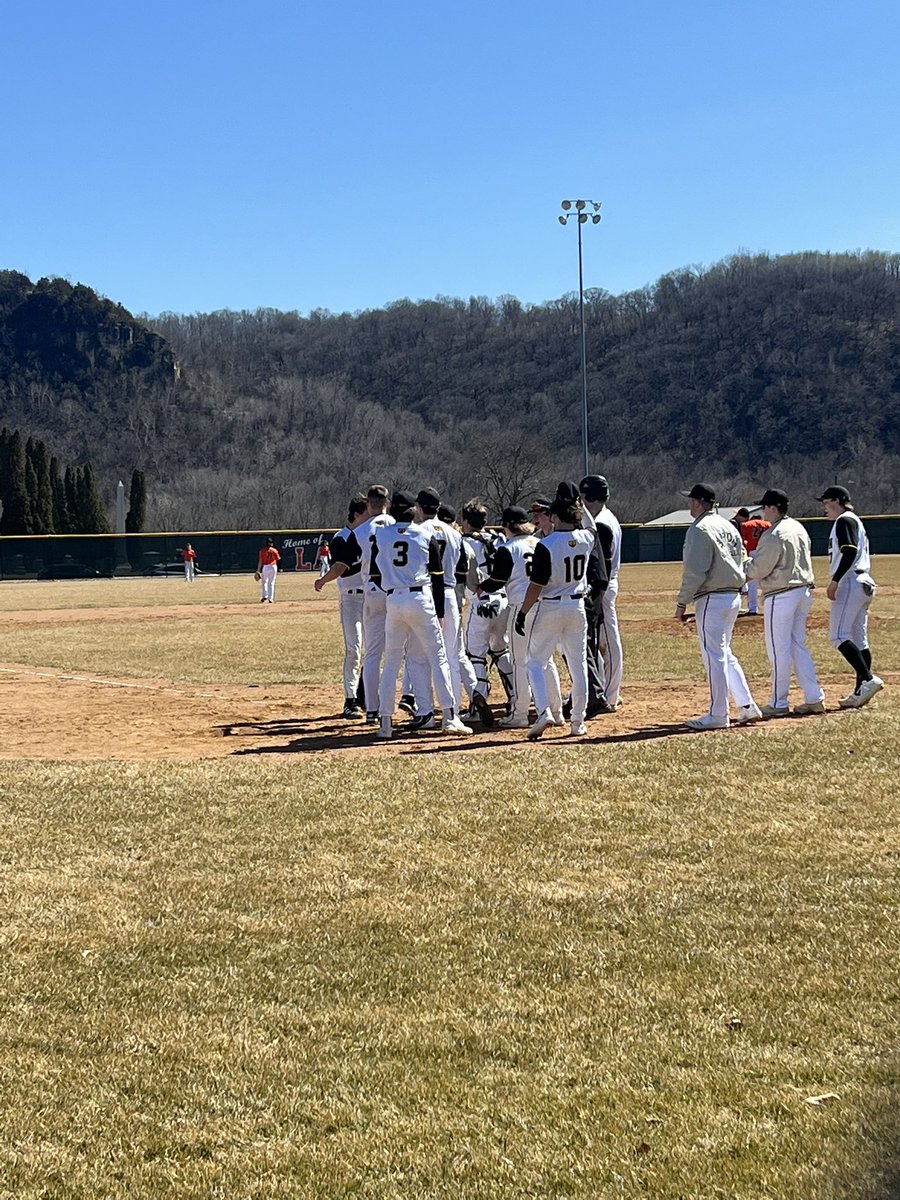 Byron_Base_Ball's tweet photo. Lutzi’s day wasn’t done. Party at home plate after he launches a 2 run 355 ft bomb over the left field fence. 6-0 Bears top 6th. @ByronBears @ByronYouthBB @ByronActivities @PBFeldy https://t.co/ehgiER6ACw