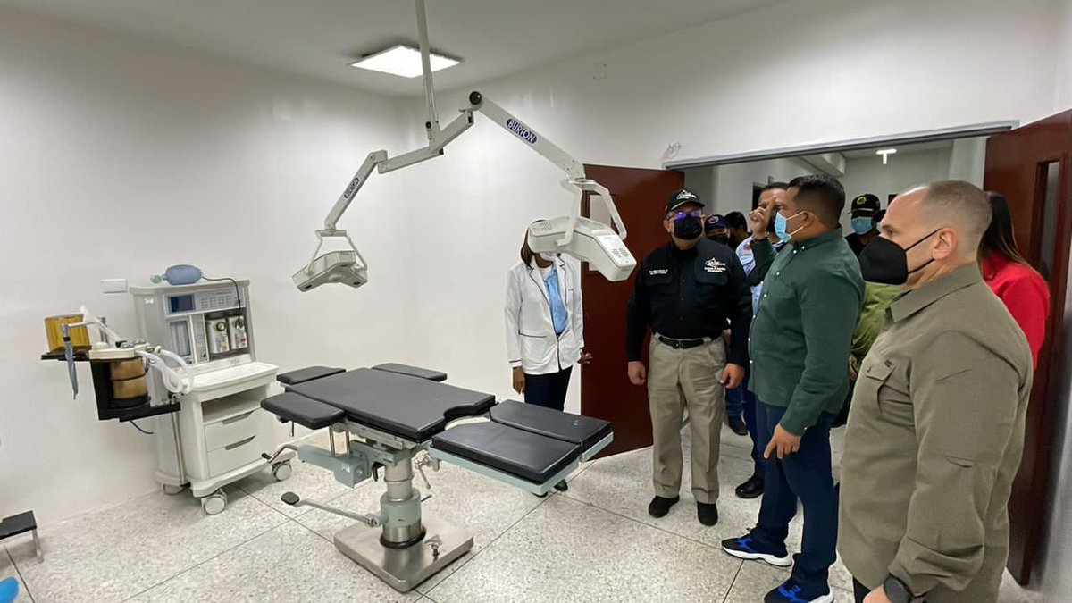 CeballosIchaso1's tweet photo. Inauguramos la Oficina #FASMIJ en la Policlinica de Polifalcón, garantizando la atención médica y bienestar de los funcionarios(as) y sus familiares. Entregamos vehículos motos medicinas y condecoramos a oficiales de policía destacados en la lucha contra las drogas. https://t.co/6k8sqqlDNM