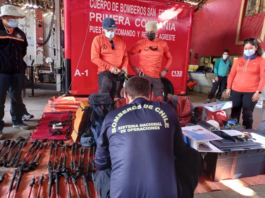 SNOBomberos's tweet photo. #rescateagreste Continúa la auditoría documental y certificación de antecedentes presentados en carpeta de acreditación, al equipo de rescate agreste @despachoCBSE se válida el manifiesto de inventario y el equipo empieza a trabajar con base en coordenadas entregadas por SNO 🔜 https://t.co/Pm154WSALI