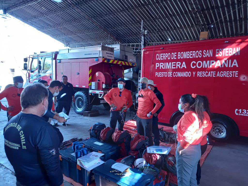 SNOBomberos's tweet photo. #rescateagreste Continúa la auditoría documental y certificación de antecedentes presentados en carpeta de acreditación, al equipo de rescate agreste @despachoCBSE se válida el manifiesto de inventario y el equipo empieza a trabajar con base en coordenadas entregadas por SNO 🔜 https://t.co/Pm154WSALI