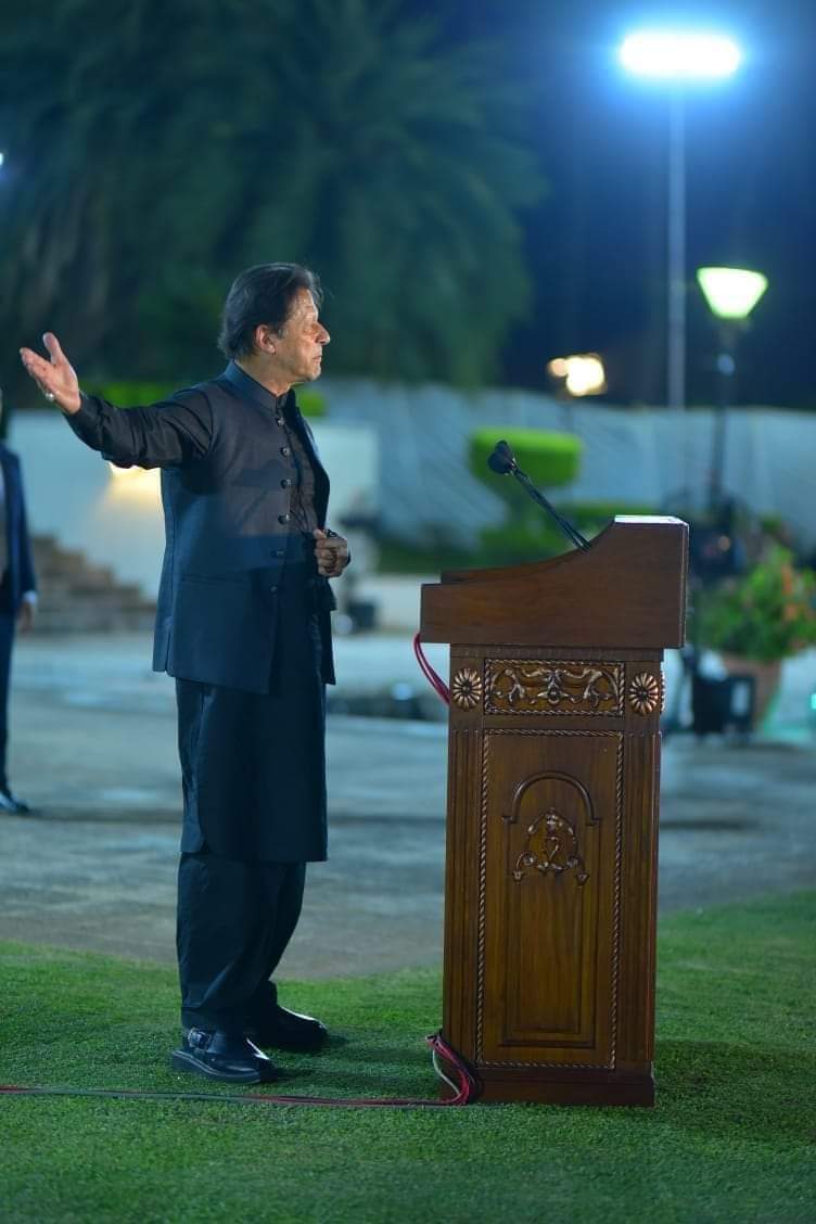 itx_mari's tweet photo. تیرے بعد تیرے لہجے میں کون للکارے گا باطل کو؟ https://t.co/NLOxH41mWM