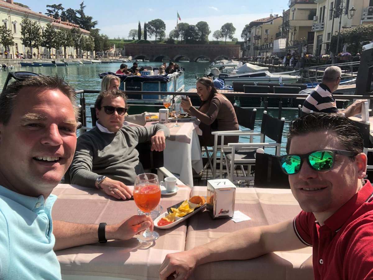Waardevolle momenten met vrienden! #wijntour #italie
