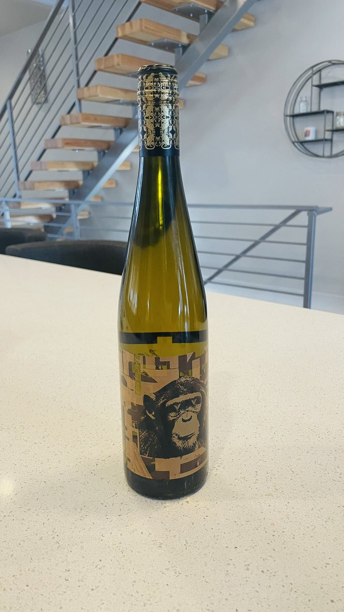 JAK__KIDD's tweet photo. Cheers to the weekend apes! Wine of choice this evening.   🍻 🥂 
#APESNOTLEAVING #ApesTogetherStrong #MarketOfTheApes #infinitemonkey #AMC #AMCSTRONG https://t.co/P8hmoi0FuJ