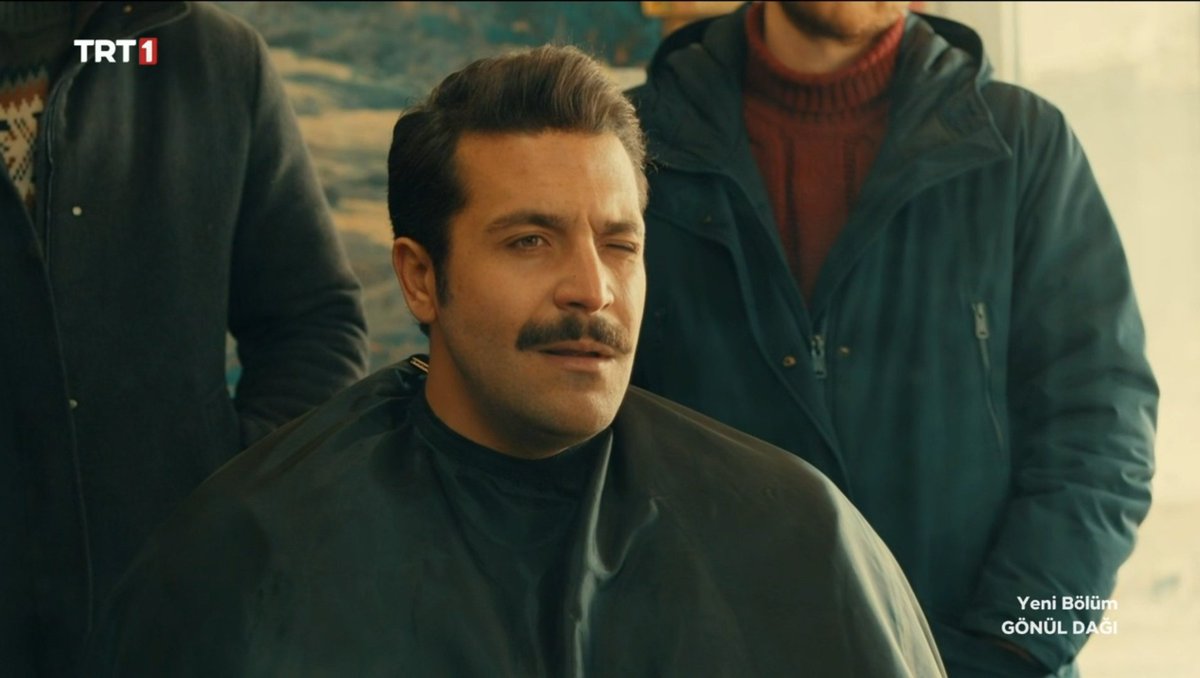 DTural's tweet photo. Ya Ramazan çok tatlısın haha tiplere bak ya. Bayağı da yakıştı he saçı. Ayrı bir cool oldu. #GönülDağı #EnMutluGün 😂😂 https://t.co/hE9idEf1tK