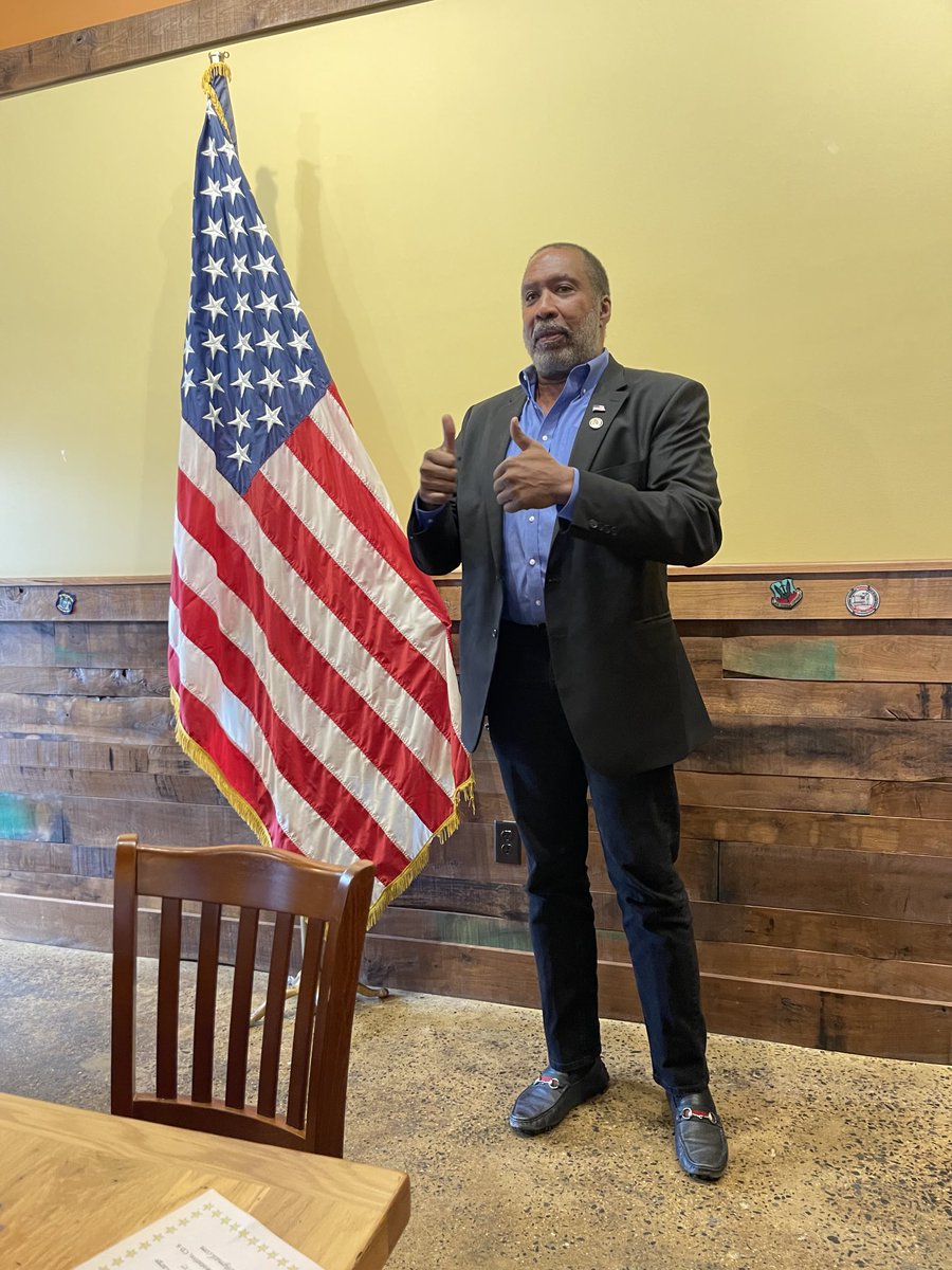 HalversonLaurie's tweet photo. Reardon Sullivan giving thumbs up to some well qualified Republican candidates in Montgomery County. Voters are not stuck with the same old ideas. Republicans want a better education, lower gas prices, safer communities &amp; schools, &amp; rights protected by our Constitution. #MCGOP https://t.co/UOmT2ggeV2