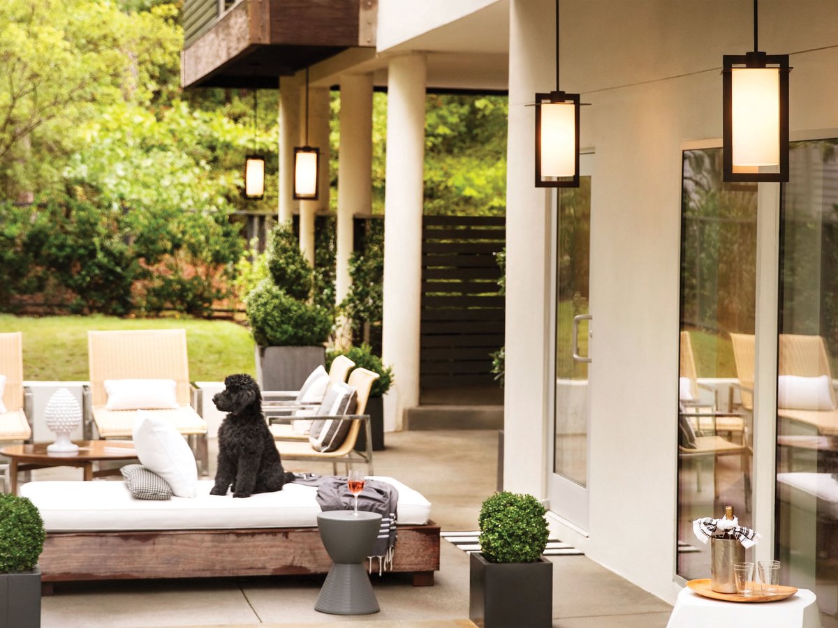 PatioLiving_com's tweet photo. The sleek lines of Colfax feature intersecting planes of solid aluminum and a chic cylinder of etched opal glass to create a sophisticated geometric form. 

Check it out here: https://t.co/XTzd7H6AVK https://t.co/8Y3jmjRkQq