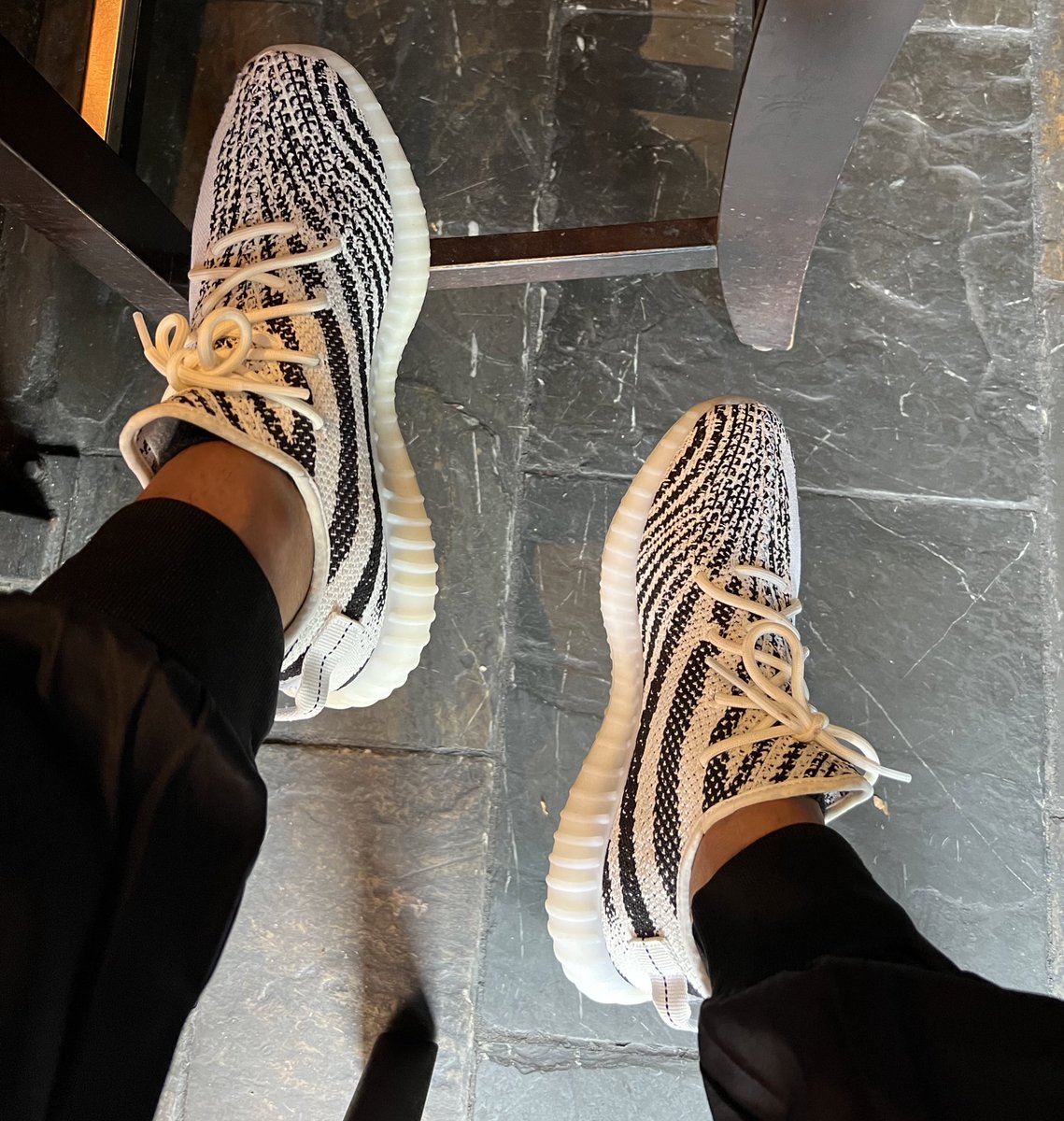 PonchoPoncho__'s tweet image. Heard these restocked 🙃. 
Love wearing the kicks that release or restock 😎🤪 #kotd #workflo