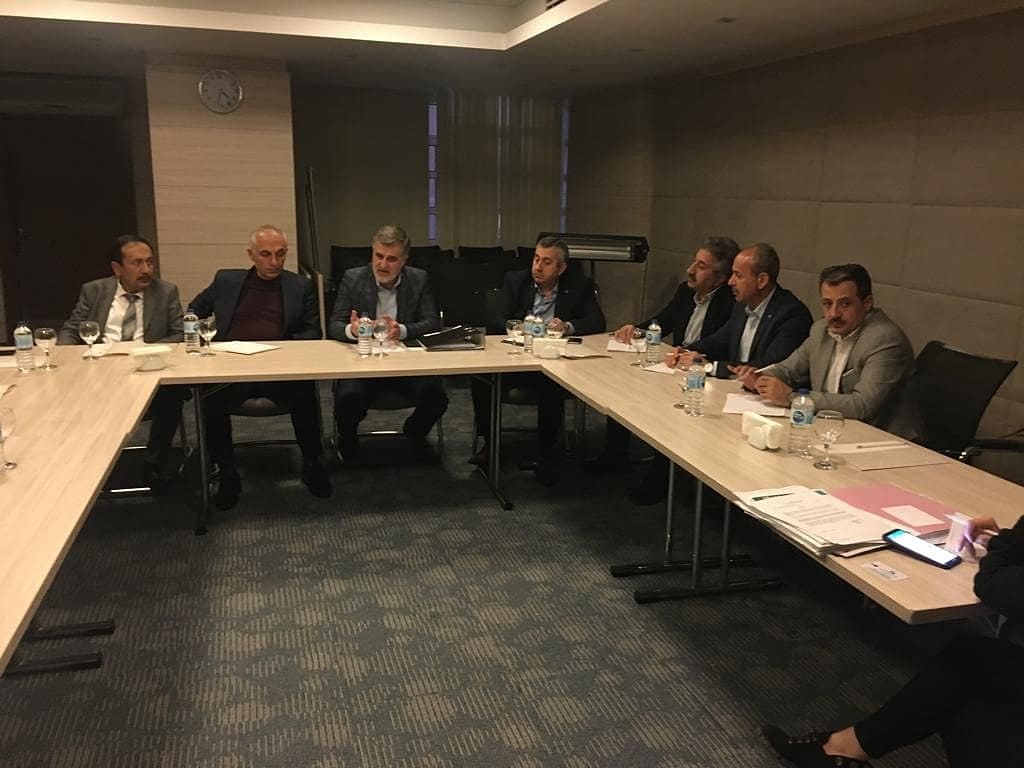 NiyaziGoger_'s tweet photo. TÖHOB'un Bursa'daki Yönetim Kurulu toplantısına katılarak, toplu taşıma esnafımıza yönelik yapılacak çalışmalar üzerine istişarede bulunduk. https://t.co/YepLs9qMD0