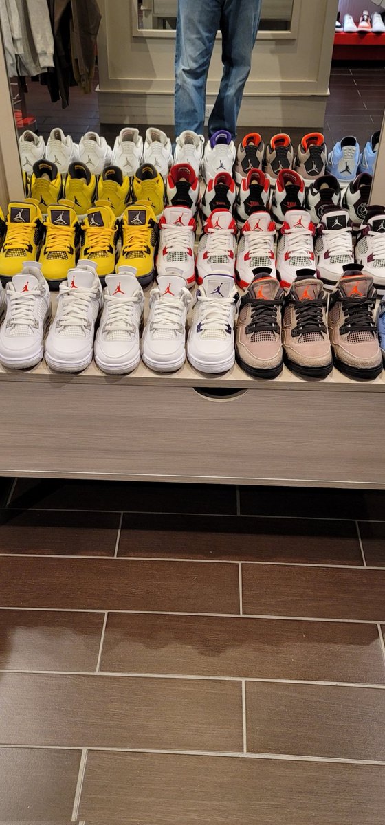 LexxDaTurtle's tweet photo. Wsup Fam!
I'm just out doing my thing at Impossible Kicks. Located at the Westfarms Mall in Farmington, Ct. They have alot of heat in store. Check them out if ya'll ever in the area.
🐢😁👍
@SneakerAdmirals
#Impossiblekicks https://t.co/Pt0xLbTl3q