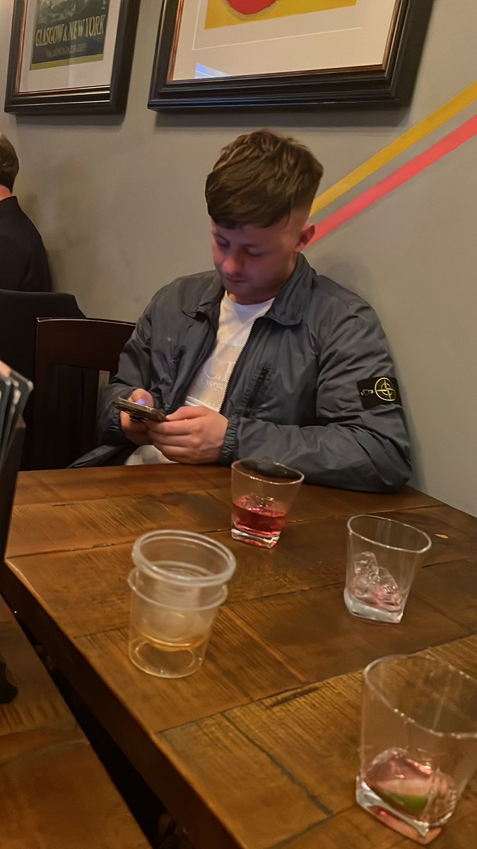 Guys brought a bucket n sponge oot instead a his burd #dedication #clubdetail