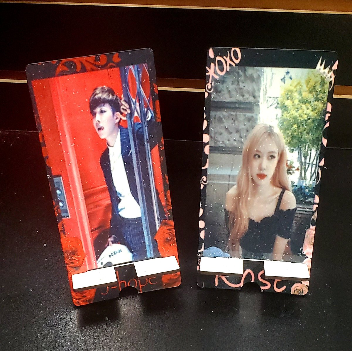 Amaris_sa's tweet photo. Need a new phone stand? We have these gorgeous ones available in store! Perfect for the office! Come in and grab one! 💖 https://t.co/zQBFFziiTt