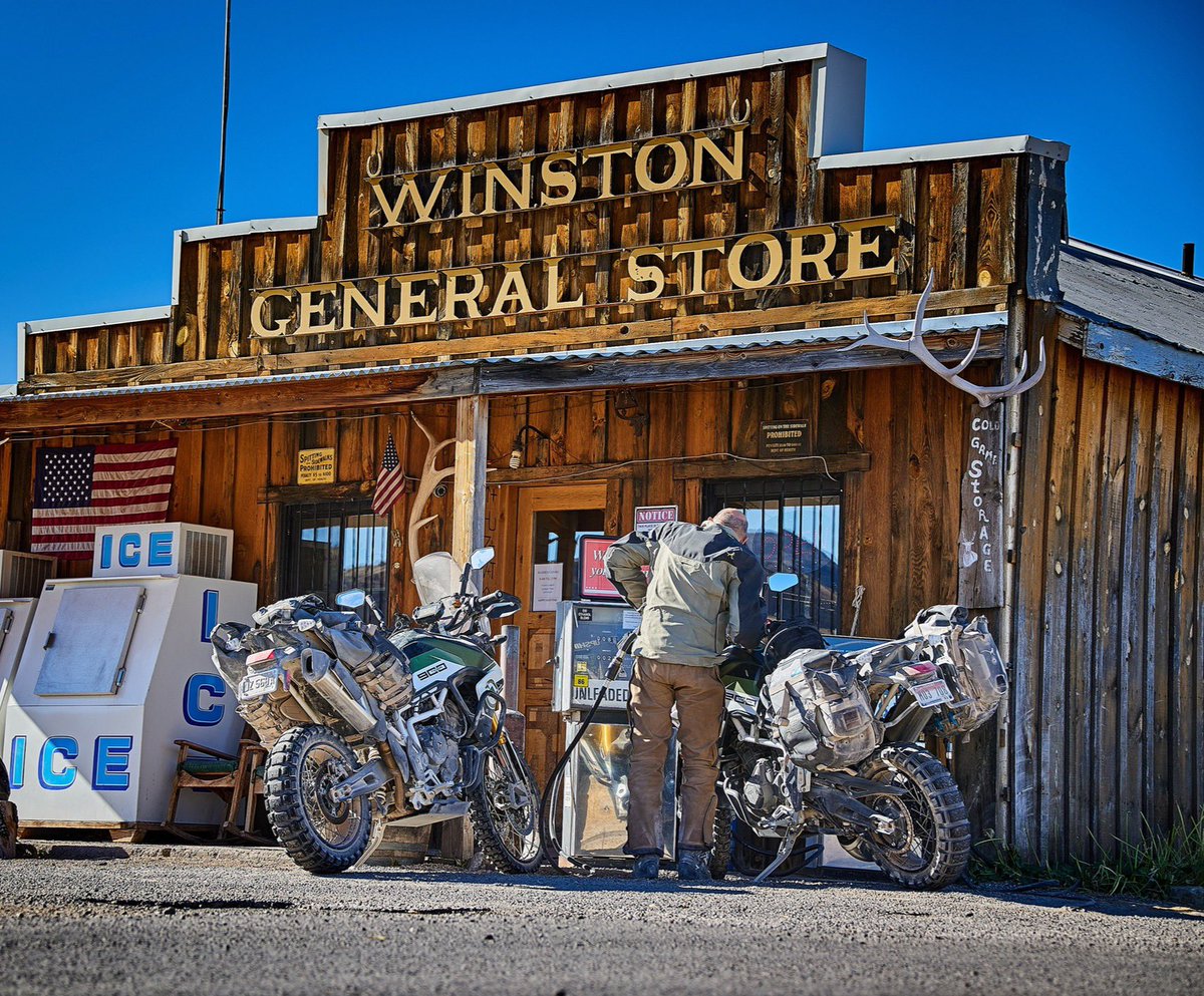 upshift_online's tweet photo. Just a couple of Triumph Tiger 900’s fueling up in New Mexico. Part two from this trip featured in Issue 68. ✏️📸 Olivier de Vaulx
Issue 68: https://t.co/1gqgsGamuW
#triumphtiger #triumphmotorcycle #ridebdr #ridemore #upshift_online https://t.co/IFLGWrNnb9