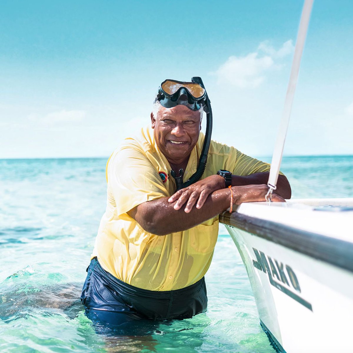 VisitGBI's tweet photo. This is Keith Cooper, his passion for stingrays has embarked him on a journey to research and advocate for the misunderstood sea creatures! Keith introduces travelers to the stingrays on his educational eco-tours ππ§πΈ https://t.co/2JCsP9e8CV