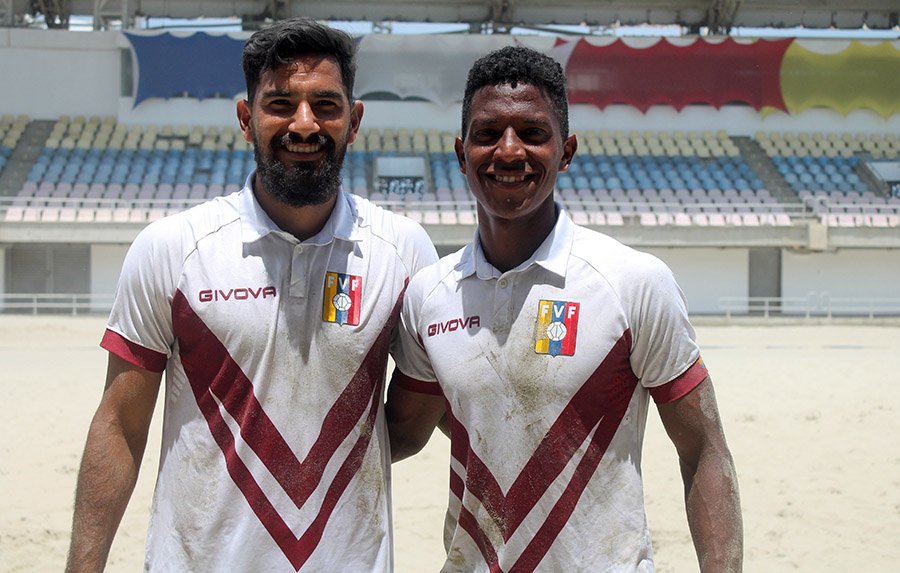 BeachSoccerVen's tweet photo. 📸📸 Algunas postales de lo vivido hoy en el último día de preparación de la @vinotintoplaya 🇻🇪🇻🇪

#BeachSoccerVenezuela #FVF #BeachSoccer #FutbolPlaya https://t.co/7uJ0IHjp48