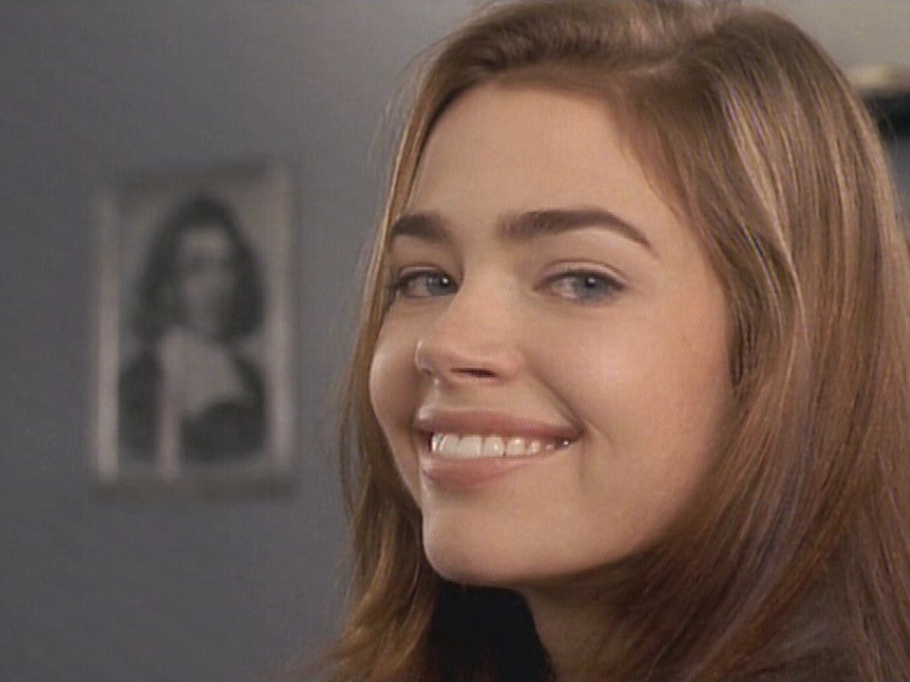 This one’s tough. Battle of the hot 90s debut babe.

The immovable object Denise Richards in Starship Troopers VS the irresistible force Cameron Diaz in The Mask. https://t.co/eXQhMavuQ3