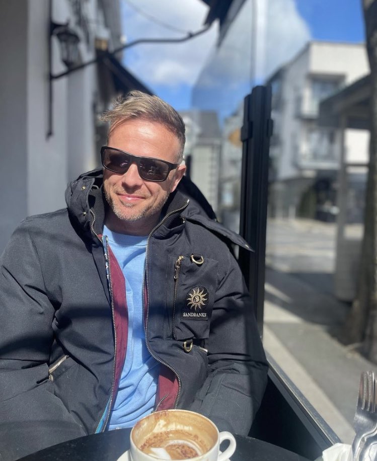 linny_pinnyx's tweet photo. Sitting out in the sun…LIGHT…. Sorry couldn’t help it @NickyByrne 🤷‍♀️ https://t.co/v4rA8FbWgG