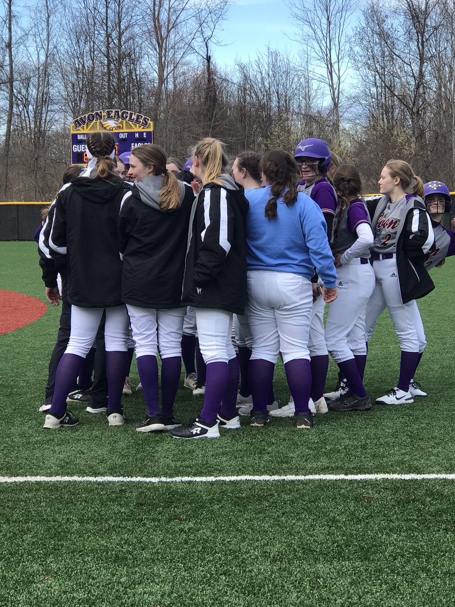 KellyRStanford3's tweet photo. Congrats to our JV softball Eagles—pulled off a 7-6 win over NRoyalton!  Undefeated!  Also big congrats on the varsity win today, too!  @avon_softball https://t.co/lgukwUjyPH