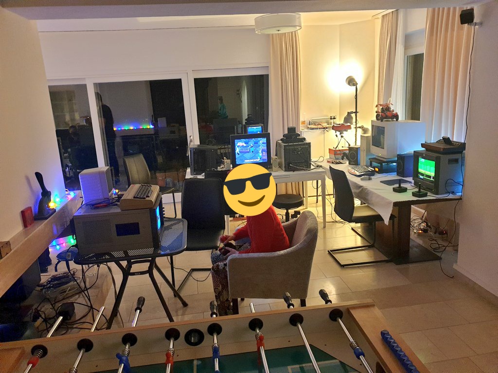 Christine 🌺🎮🧁🦋 tweet media
