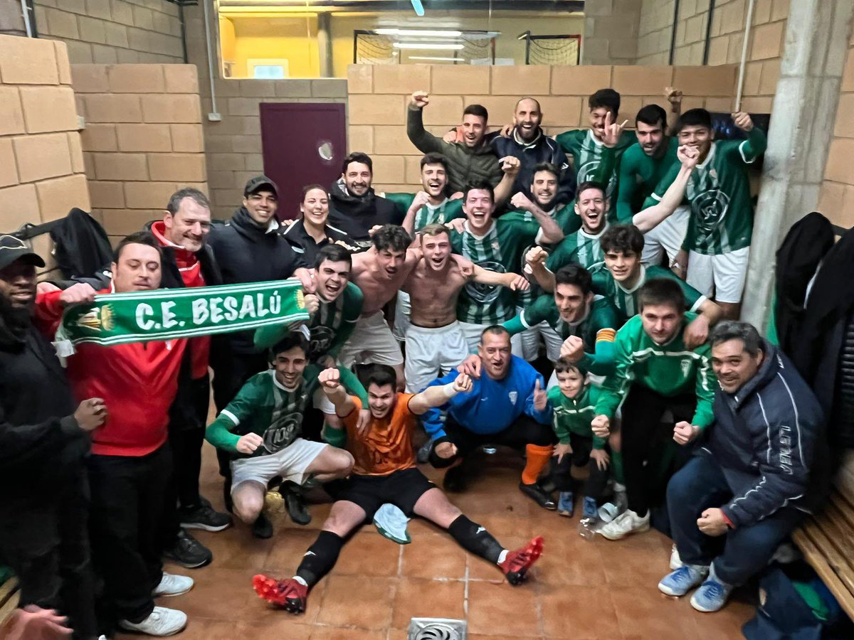 Rogeer899's tweet photo. Tots junts! @CEBesalu 💚🤍 https://t.co/z02qIwMJ6g