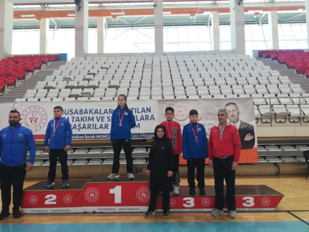 GSB_Tokat's tweet photo. Erzincan ilinde devam eden Anadolu Yıldızlar ligi karate grup mücadelesinde #SporTokat'ımızı temsil eden sporcularımızdan;

Yıldız Erkekler 
☑Süleyman Yaman 56 kg 3.
☑Melik Gazi Yıldırım 48 kg 3.
☑Ensar Şahin 40 kg 3.

Yıldız Kızlar
☑Melike Koç 46 kg 3.

Tebrikler👏 https://t.co/hRsmx6e2h6