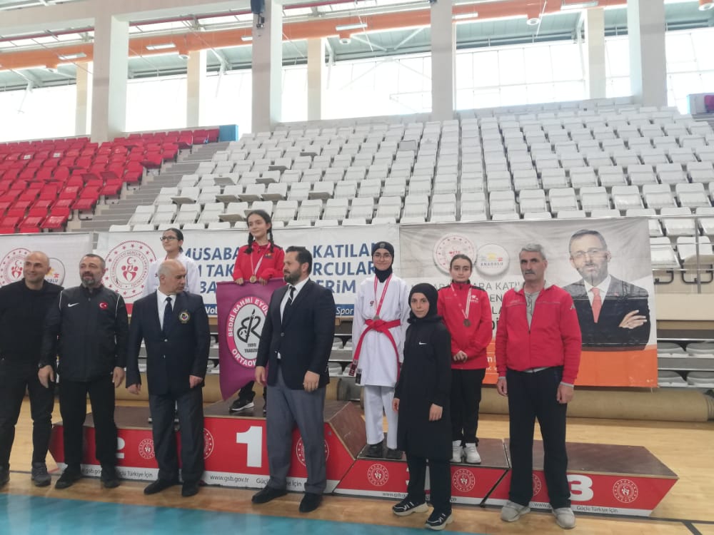 GSB_Tokat's tweet photo. Erzincan ilinde devam eden Anadolu Yıldızlar ligi karate grup mücadelesinde #SporTokat'ımızı temsil eden sporcularımızdan;

Yıldız Erkekler 
☑Süleyman Yaman 56 kg 3.
☑Melik Gazi Yıldırım 48 kg 3.
☑Ensar Şahin 40 kg 3.

Yıldız Kızlar
☑Melike Koç 46 kg 3.

Tebrikler👏 https://t.co/hRsmx6e2h6