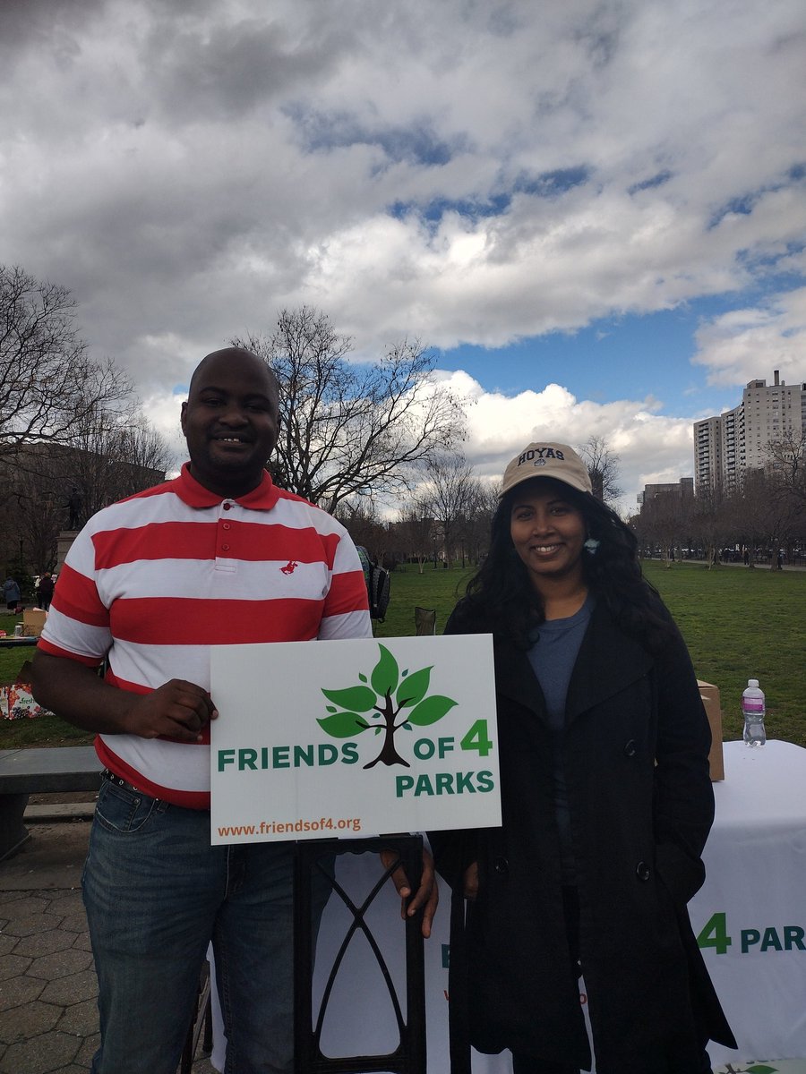 I was at the Community Social Hosted by @Friendsof4Parks inside Joyce Kilmer Park this afternoon. Thanks @TheCivicApp!